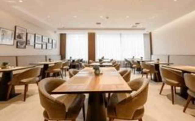 Homeinn Plus Hotel (Jinzhou Railway Station Renmin Street)