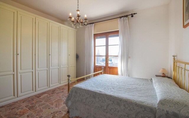 Beautiful Apartment in Piano di Mommio With Outdoor Swimming Pool, Wifi and 3 Bedrooms