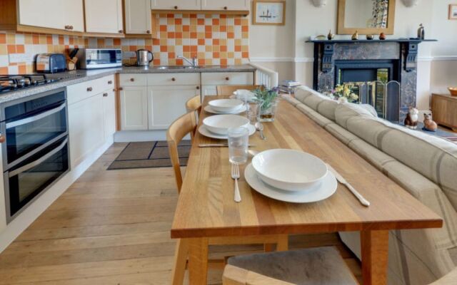 1 Dolphin Court