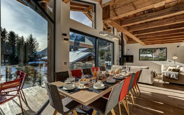 Chalet Red Fox