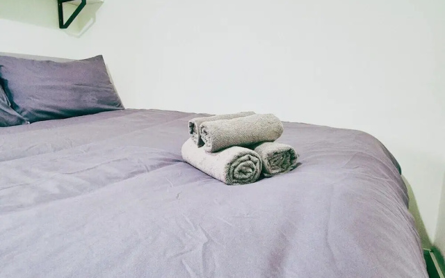 Comfy 3BR Flat on Quiet Street