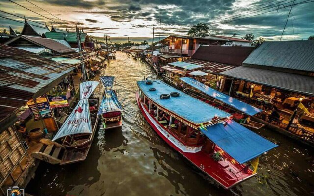 Ruang Sabai Amphawa