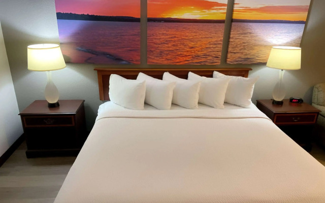 Days Inn & Suites by Wyndham Stevens Point