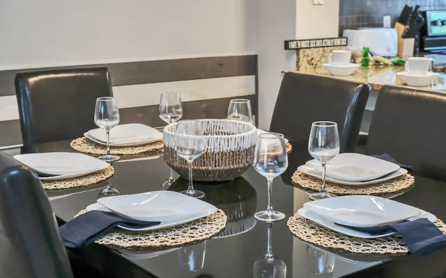 Family Oasis, Cozy Retreat With Bunk Room