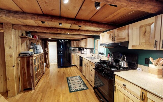 Stunning Apple Lane Log Cabin