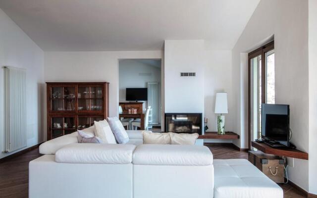 Argegno Wonderful View - by Myhomeincomo