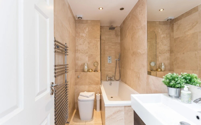 Gloucester Terrace by Lime Street