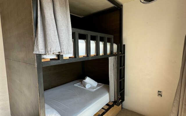 Straw Hat Surf Hostel