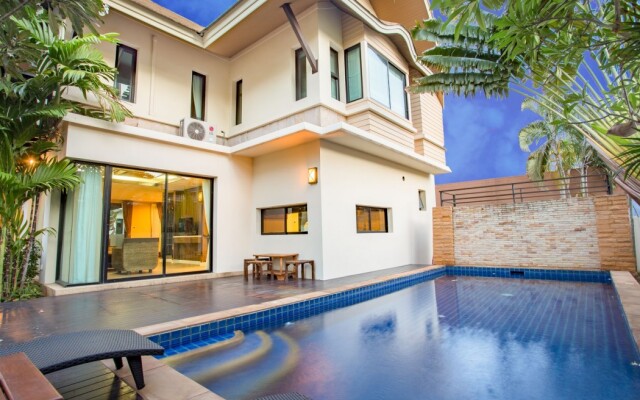 Dancenter Luxury Underwater World Pattaya