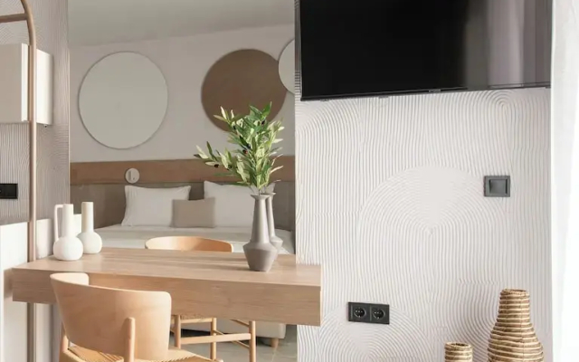 Olenia Suites