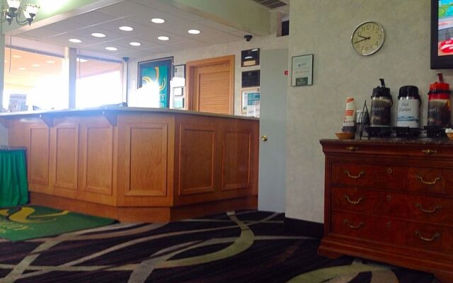 Quality Inn & Suites Metro