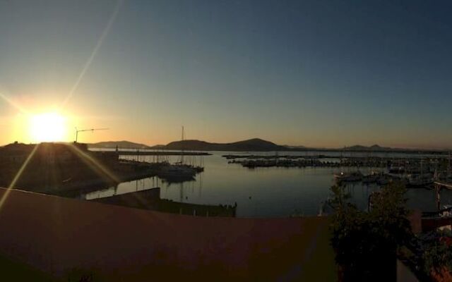 La Terrazza Sul Porto - Guest House