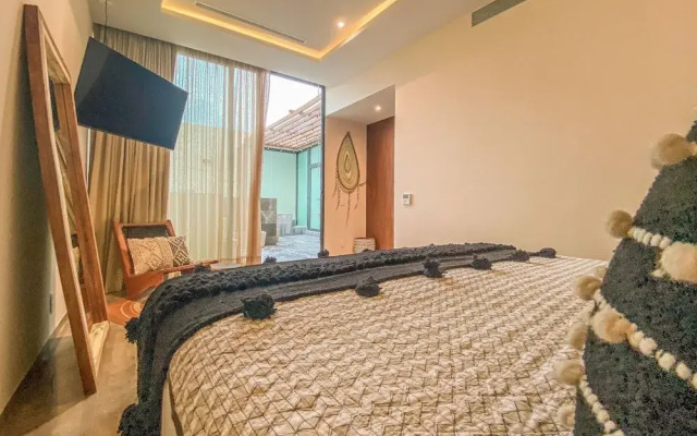 Cozy 2 BR Penthouse With Private Terrace and Jacuzzi