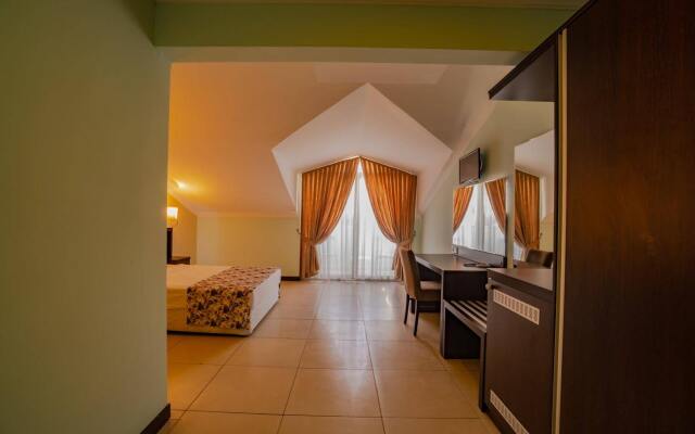 Sunshine Holiday Resort
