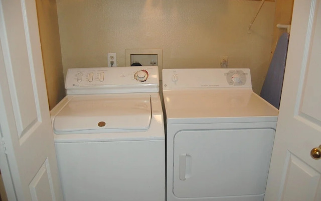 Colony Club D8 condo