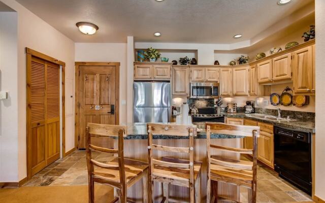 Premier 2 Bedroom Mountain View Condo Located in Historic Downtown Breckenridge Walking Distance to Peak 9