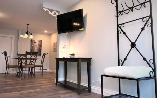 Esther's Place-Carleton Place Downtn Apartment
