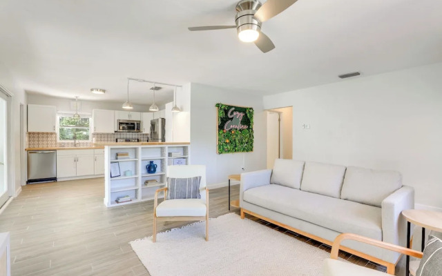 Boho-chic Sarasota Hideaway: Yard & Fire Pit!