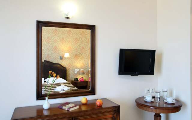 Tesoro Hotel