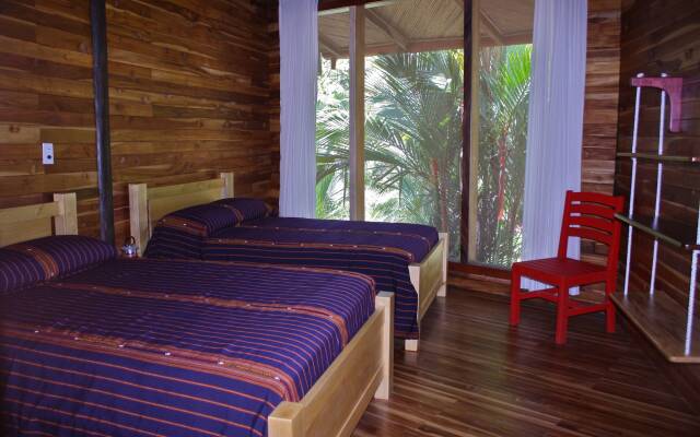 Macaw Lodge