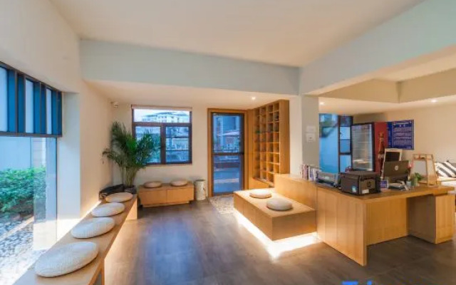 Shanzhige Light Luxury Holiday Hotel (Yangshuo West Street)