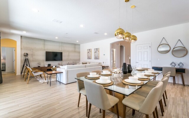 Solterra - 6025 Broad Oak Drive