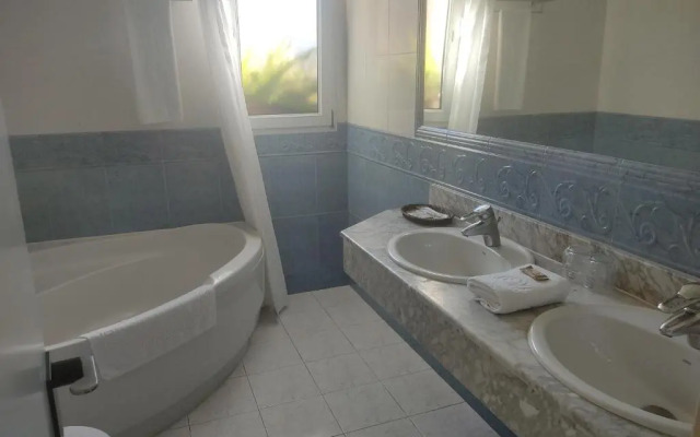 Hotel Suite Mioño Castro