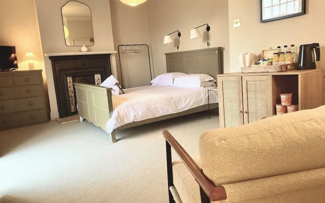 Morleys Bistro | By Huluki Sussex Stays