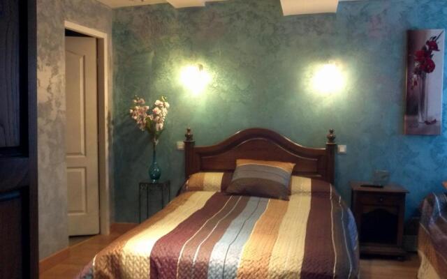 Au Pied Du Chateau