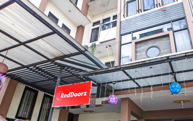 RedDoorz Plus near Isola UPI