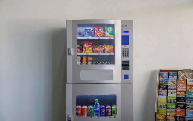 Super 8 Motel - Forsyth