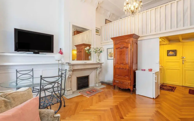 Charming Duplex With 1 Bedroom