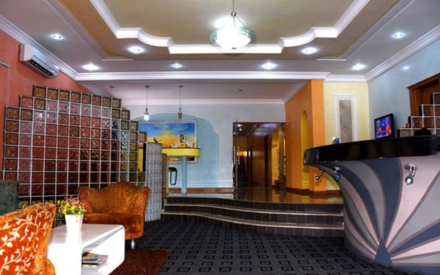 La Maison Hotel And Suites