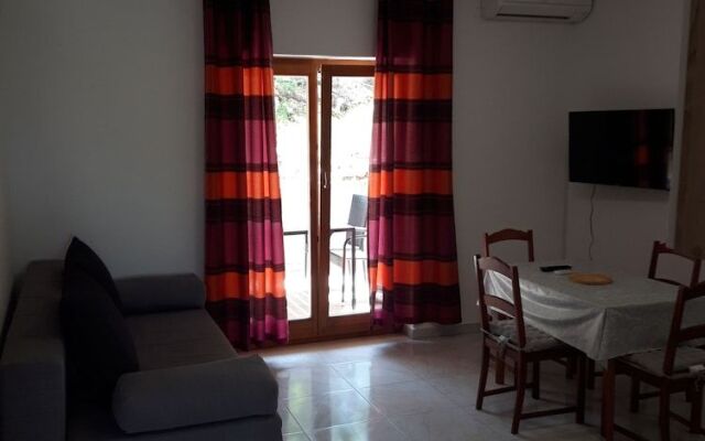 Apartments Limuni