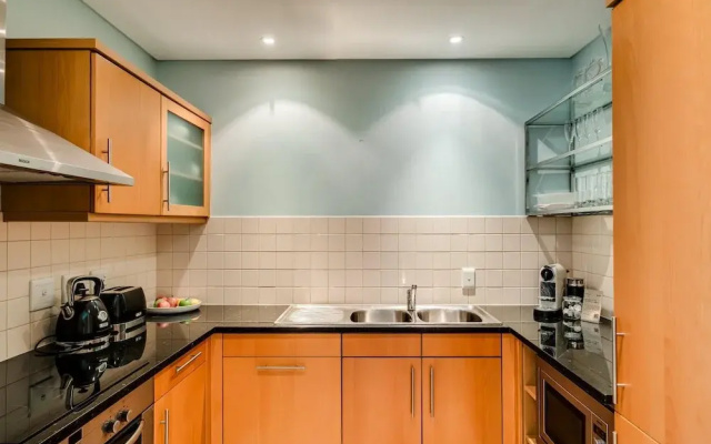 Secure 2bed Apartment in the Marina Carradale 002