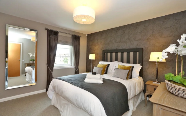 Town & Country Apartments -Priory Park