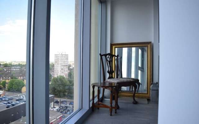 Apartment With River And City Views