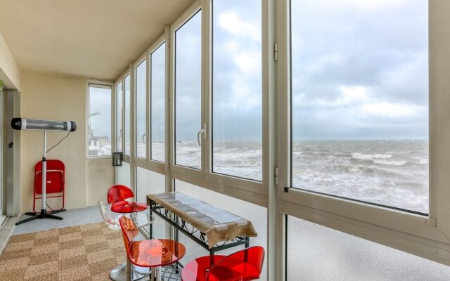 Beachfront Apartment in Grancamp-maisy With Terrace