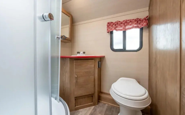 Gapyeong Dongban84 Glamping&pool Villa