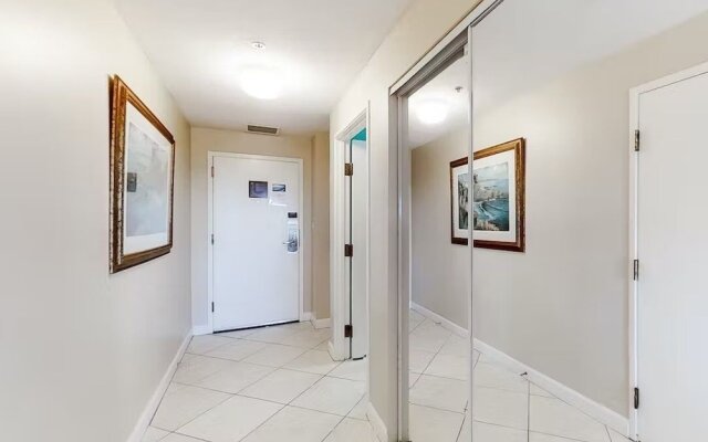 Tops'l 1008a Chalet by RedAwning