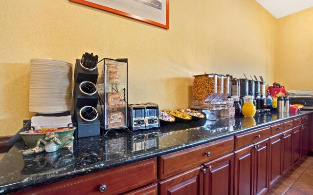 Ramada By Wyndham Tukwila Southcenter