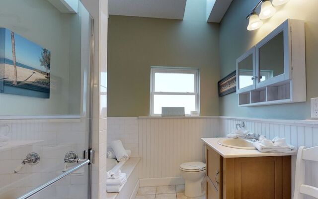 AMI Beach House Apartment 6