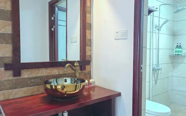Castle peak yard Inn Guilin