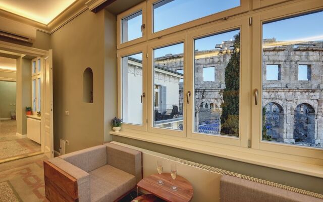 Arena & Seaview Luxurious Residence