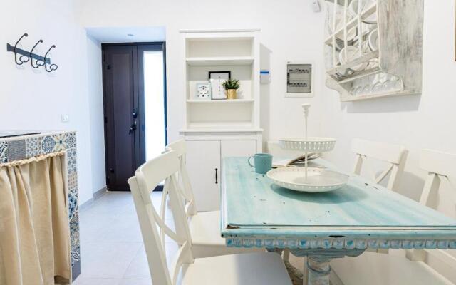 Piccola Luna Cozy Home