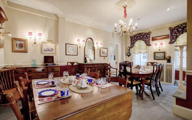 Flag House Inn
