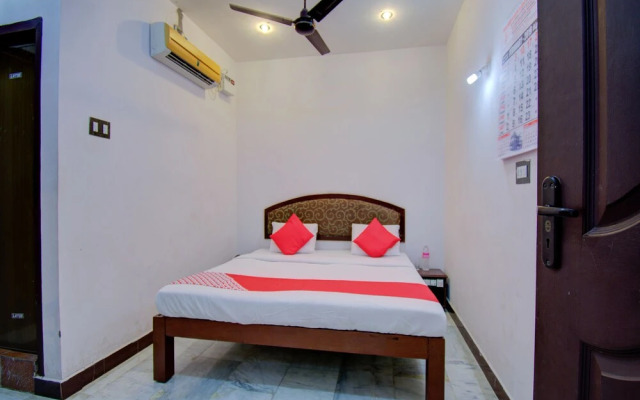 OYO 30435 Mahalashmi Park Hotel