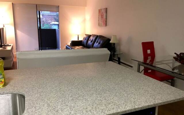 Pelicanstay in Burnaby Lake