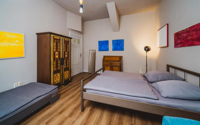 Charmante Altbau-Wohnung zwischen Altstadt und Klinikum mit Parkplatz