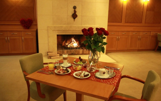 Dolce Villa Hotel